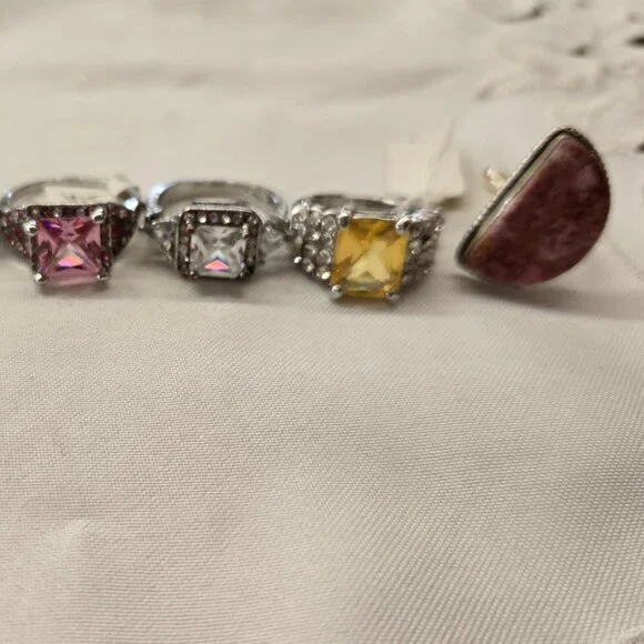 lot costumes rings bling.. sizes vary - Picture 3 of 4